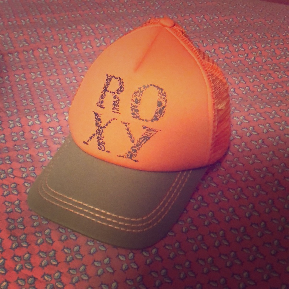 Roxy trucker hat
